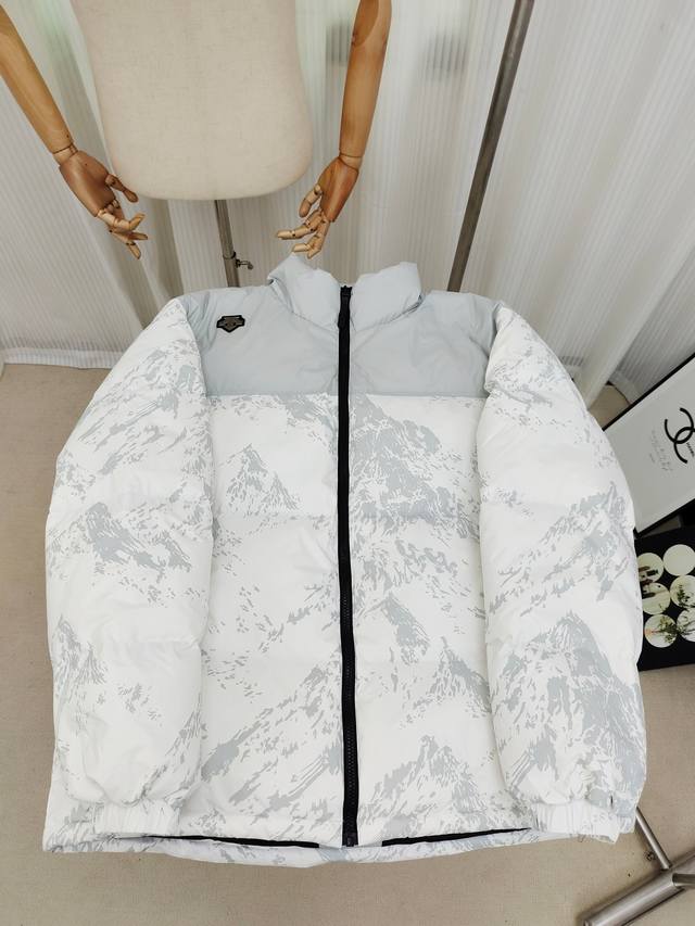 Descente's classic snow mountain print short down jacket. The different colors b