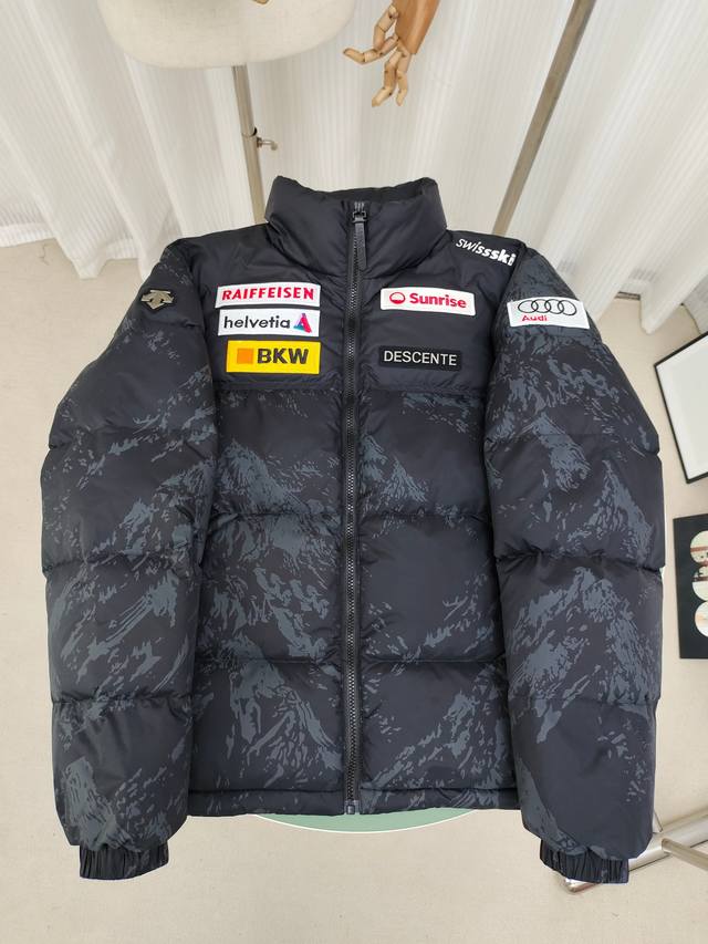 Descente Audi collaboration multi-label short down jacket. The latest model. The