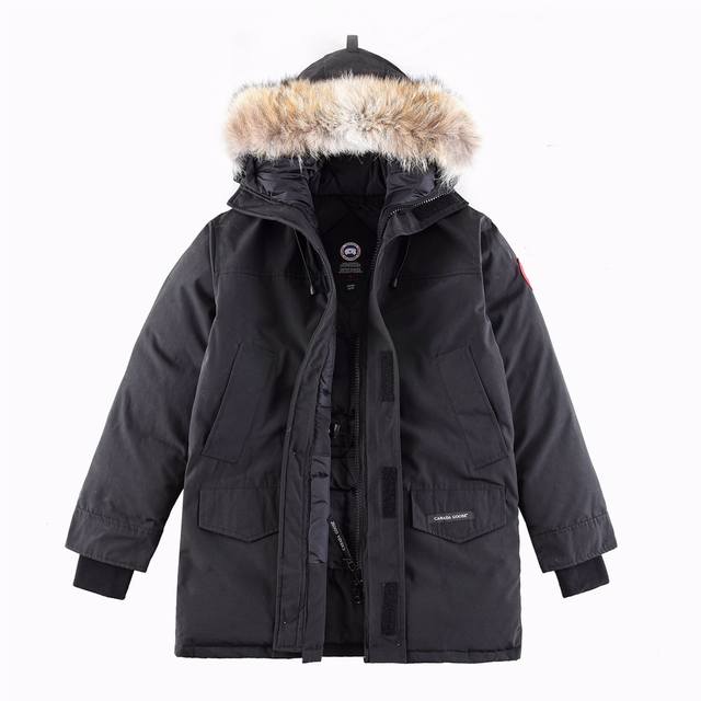Canada Goose 13 classic down jackets Exclusive photos of black and white backgro