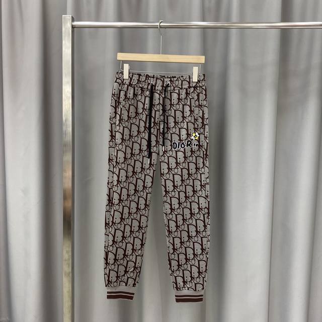 D's 20S early autumn new trousers are made of high-quality fabrics with all-over