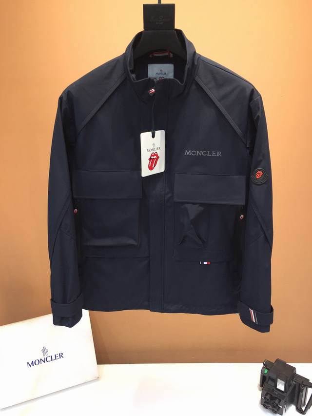 Moncler, the latest jacket for early spring, sold simultaneously on the official