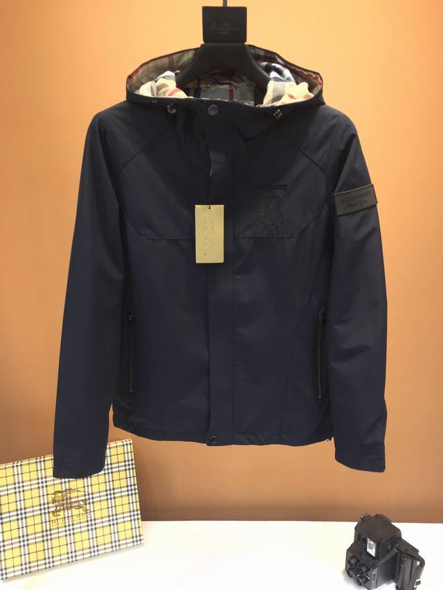 Burberry, the latest spring and summer products, available at the counter at the