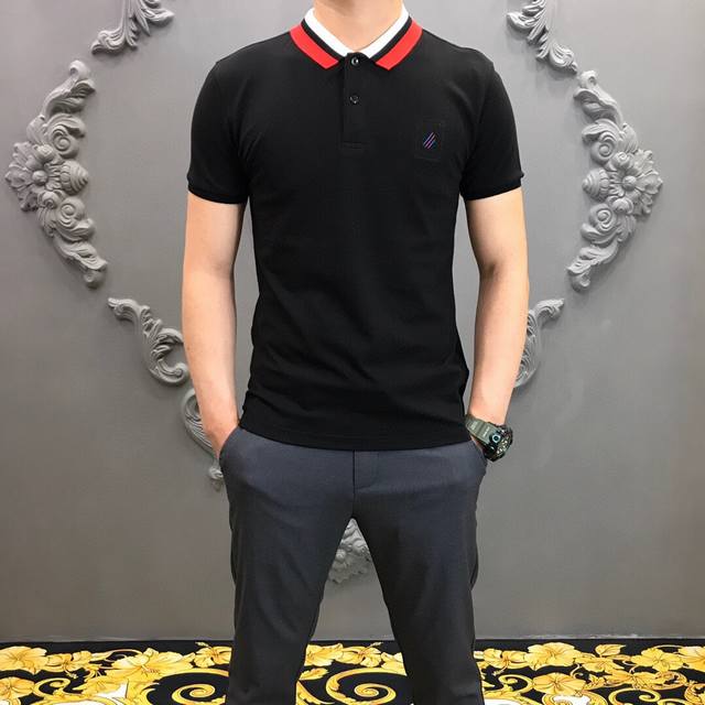 Moncler classic men's short-sleeved polo shirt, a simple and stylish base layer.