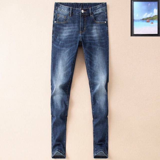 Armani men's spring and summer casual jeans. This is a high-end ready-to-wear c