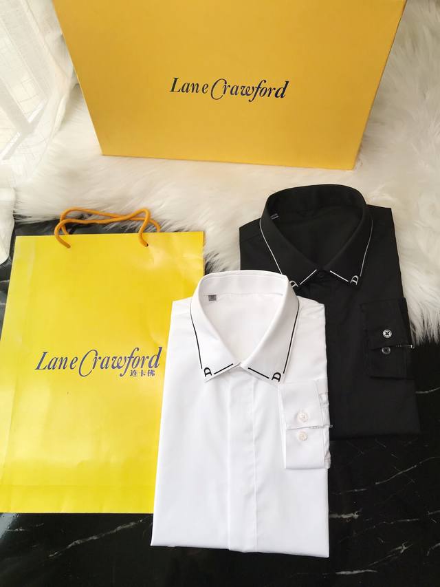 Di*RD's latest style features contrasting embroidery around the collar. The lett