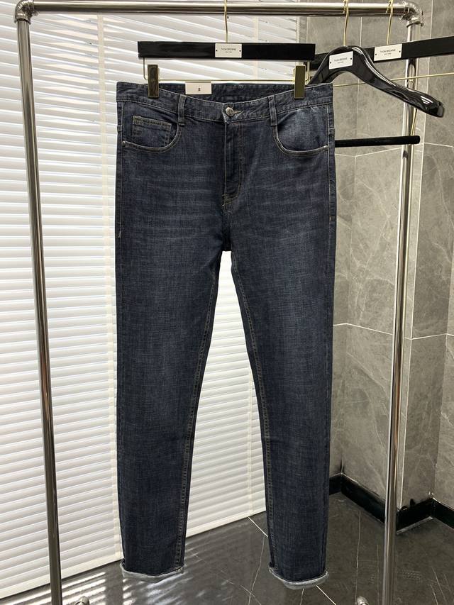 Versace, the latest early spring products, available at the counter at the same