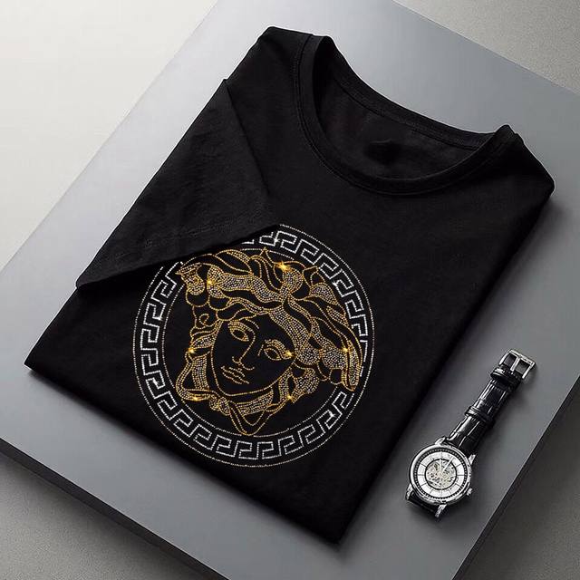 Versace's latest rhinestone short-sleeved crew neck T-shirt (M-4Xl) is a premiu