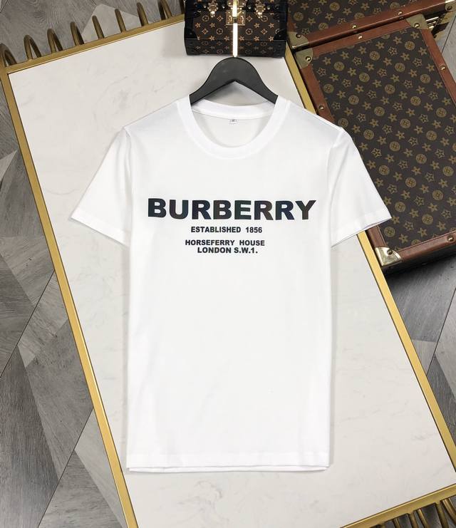 Burberry's latest hit round-neck short-sleeved shirt is available on the officia
