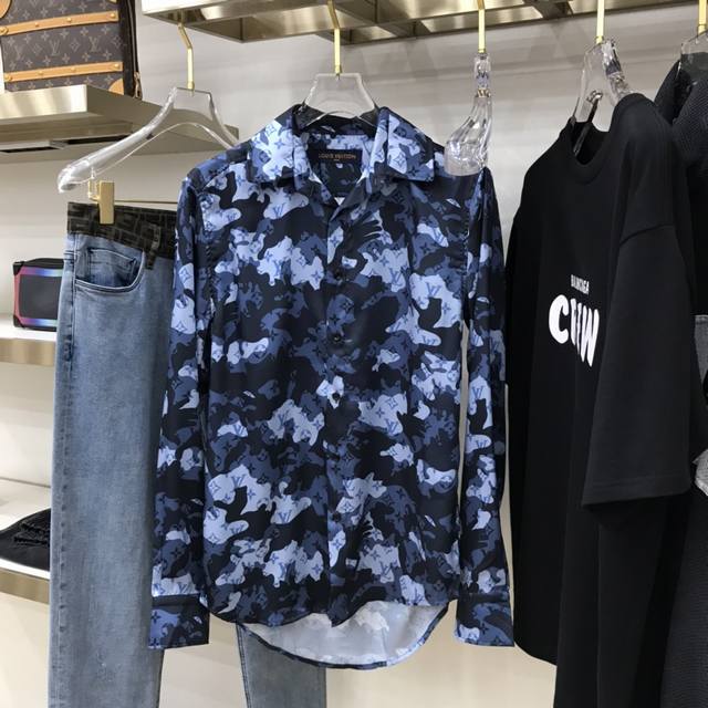 Donkey Fw's latest autumn/winter authentic replica silk shirt with a floral log