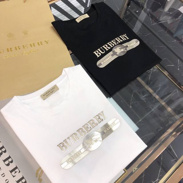Burberry's latest spring/summer collection! This year's newest men's short-sleev