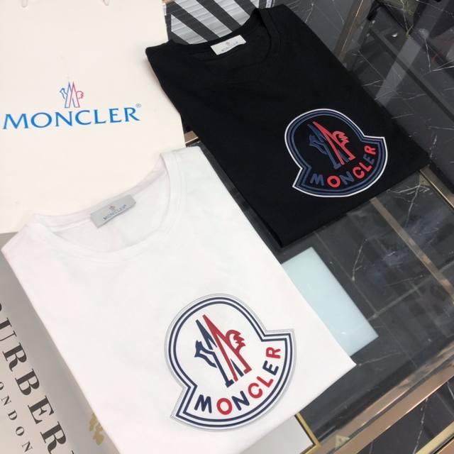 Moncler's latest spring/summer collection! This year's newest men's short-sleeve