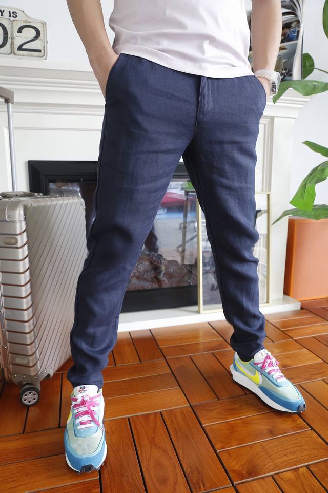 The same casual pants you'll find at Gucci and SS summer counters. Made from im