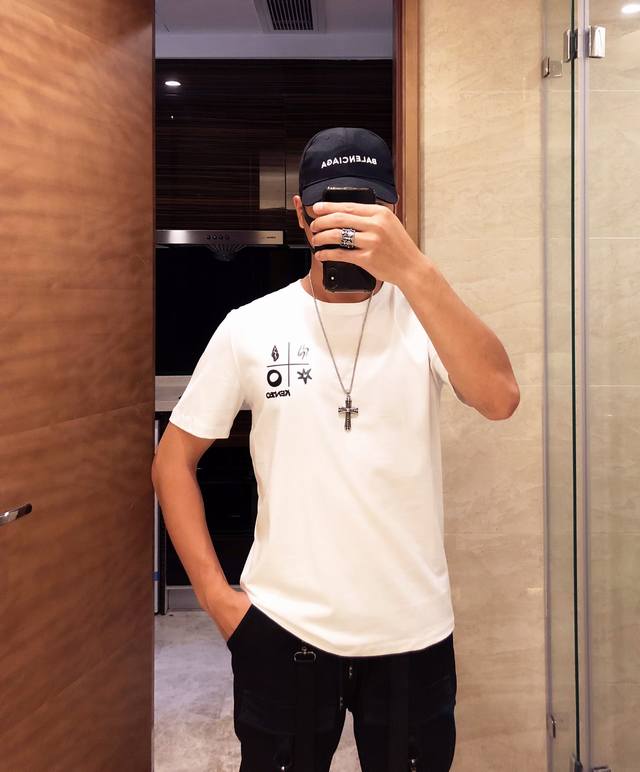 Kenzo's latest hot-selling short-sleeved shirt, available simultaneously on the