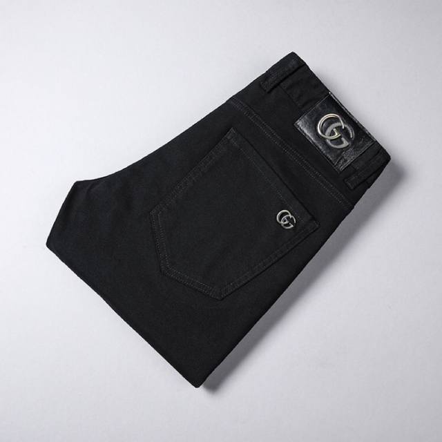 Gucci's all-seasons style is now available at the Gucci counter! These high-end