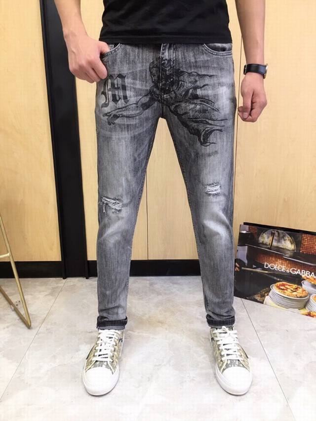 Burberry global order leaks! These stylish, high-end custom SS jeans are minimal