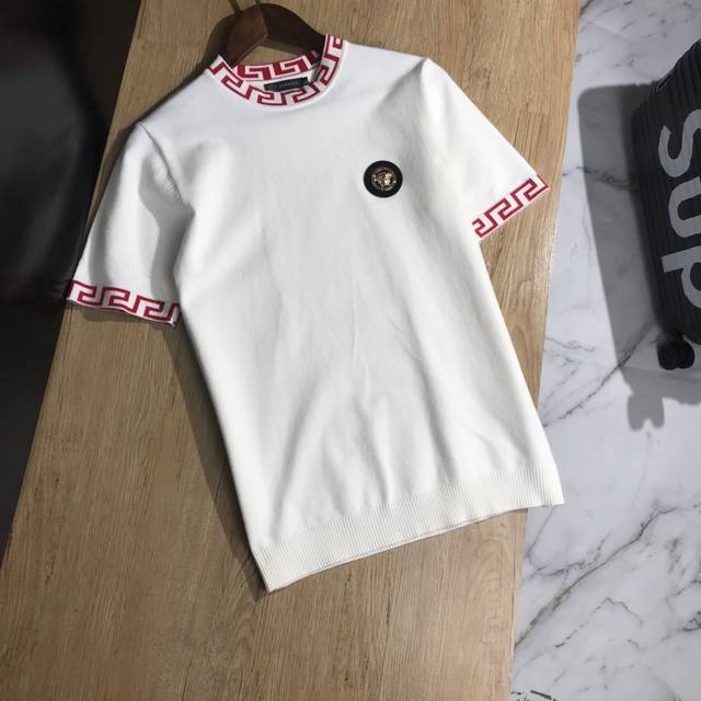 Versace Early Autumn short-sleeved sweater, made with high-quality imported fabr
