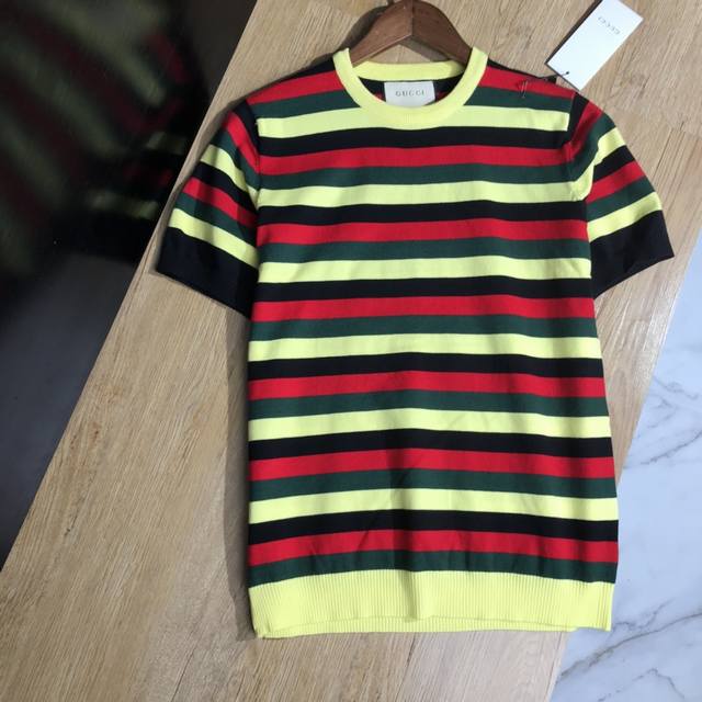 Gucci Early Autumn short-sleeved sweater, made with high-quality imported fabric