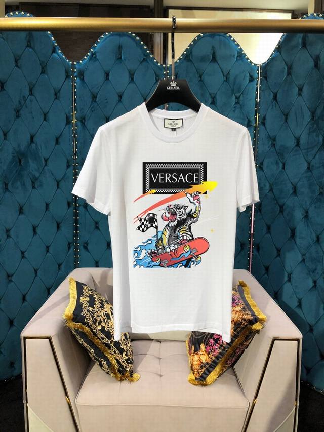 Versace's latest hit round-neck short-sleeved shirt is available on the official
