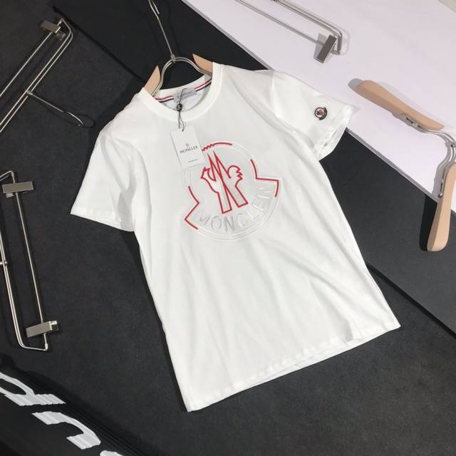 Moncler's classic rooster embroidered T-shirt, 20Ss. Unisex short-sleeved T-shir