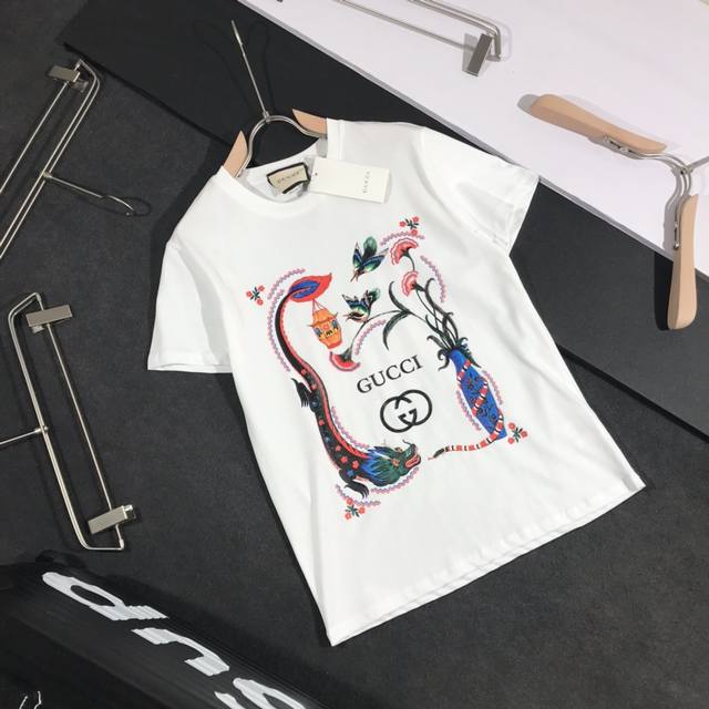 Gucci Gucci 2020 Early Fall Limited Edition, featuring the latest floral pattern
