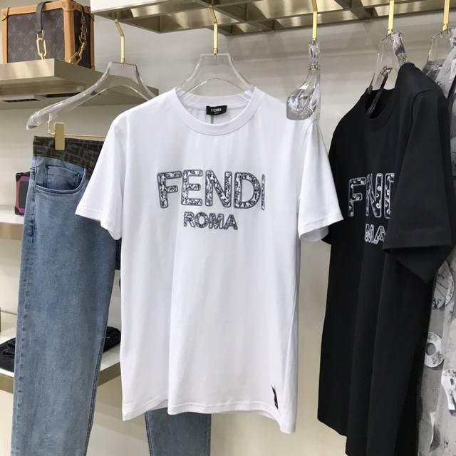 Fend's new embroidered logo short-sleeved T-shirt, featuring the Fend Roma fashi