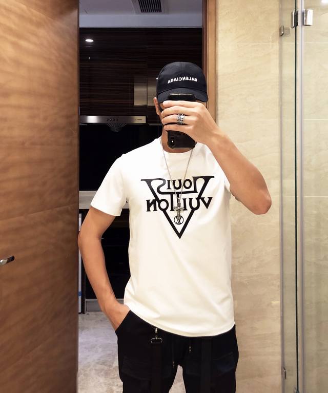 Lv Louis Vuitton's latest hit short-sleeved shirt, available simultaneously on t