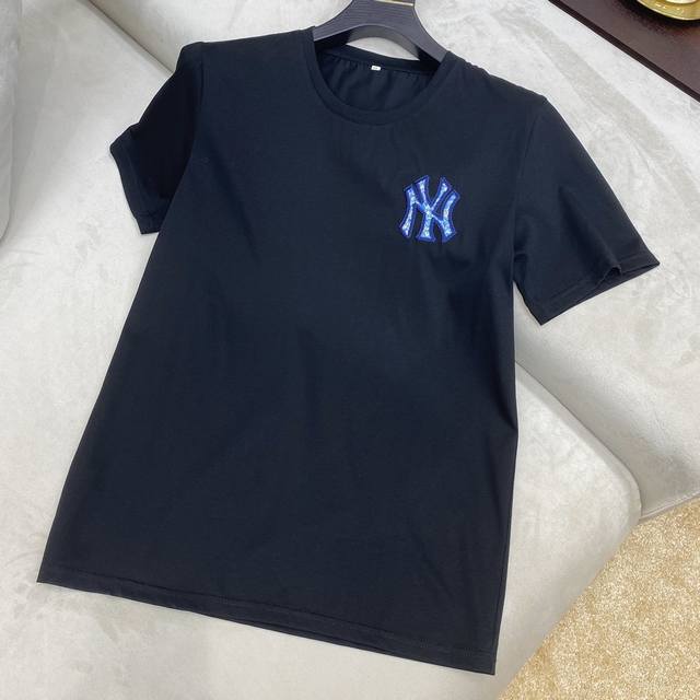 Gucci suit's latest hit, hand-printed, made with imported high-end mercerized co