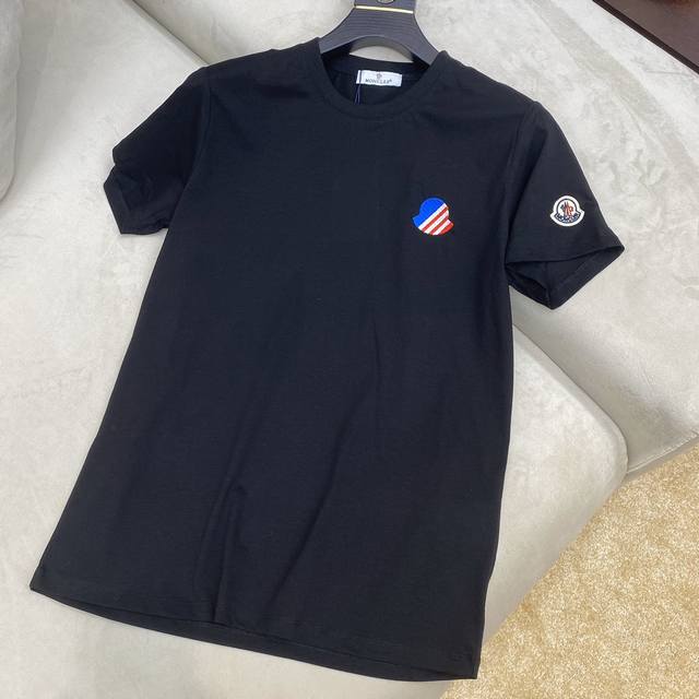 The latest hit of the Moncler suit. Hand-printed with imported high-end merceriz