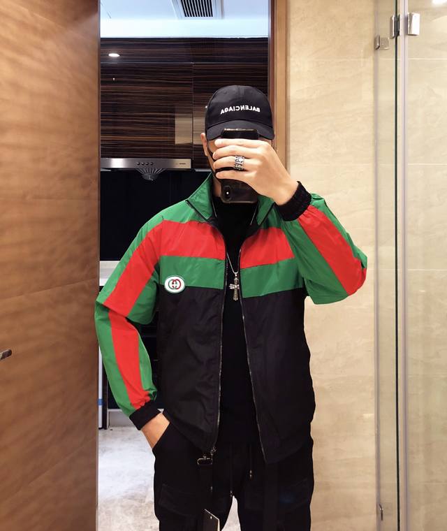 Original Gucci jacket, SS casual jacket from a leading brand manufacturer. Extr