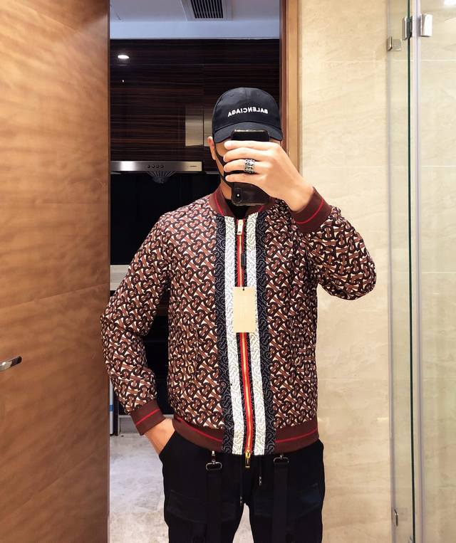 Original Burberry Ss casual jacket from a leading brand manufacturer. Extremely