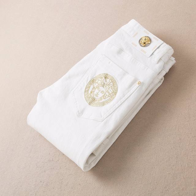 Versace's new summer jeans! Luxury Italian men's jeans made from imported washed