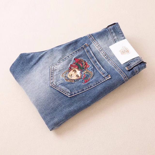 Versace's new summer jeans! Luxury Italian men's jeans made from imported washed