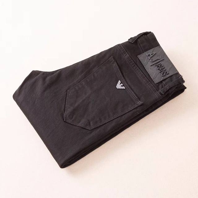 Armani Armani's new summer jeans! Luxury Italian men's jeans made with imported