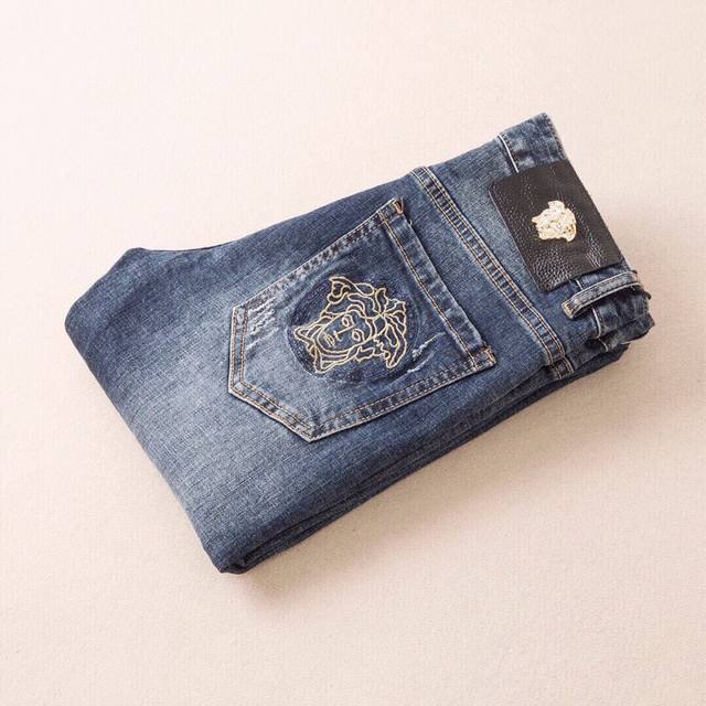 Versace summer thin embroidered ripped jeans! Italian luxury men's jeans are mad