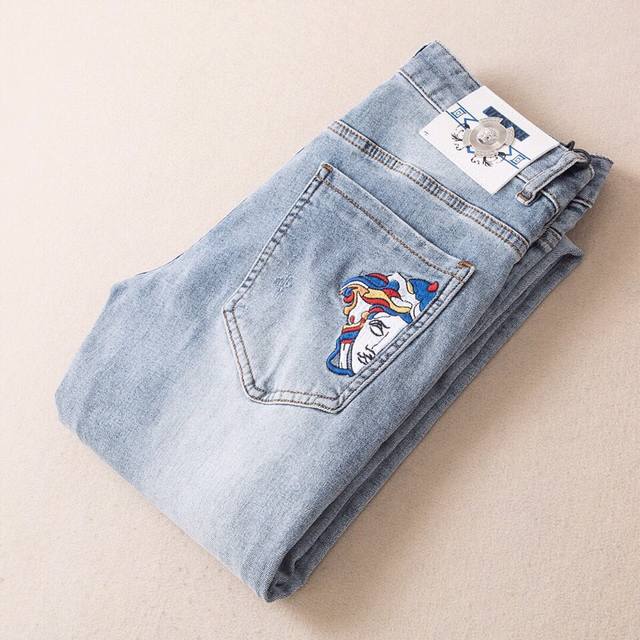 Versace's new summer jeans! Luxury Italian men's jeans made from imported washed