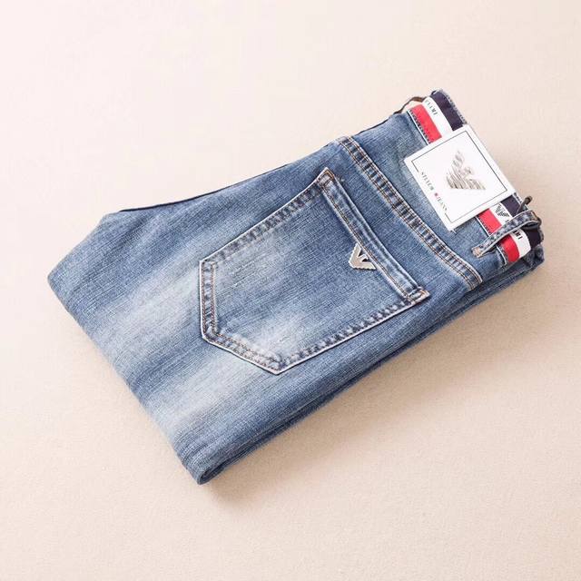 Armani Armani new summer jeans! Luxury Italian men's jeans made from imported wa