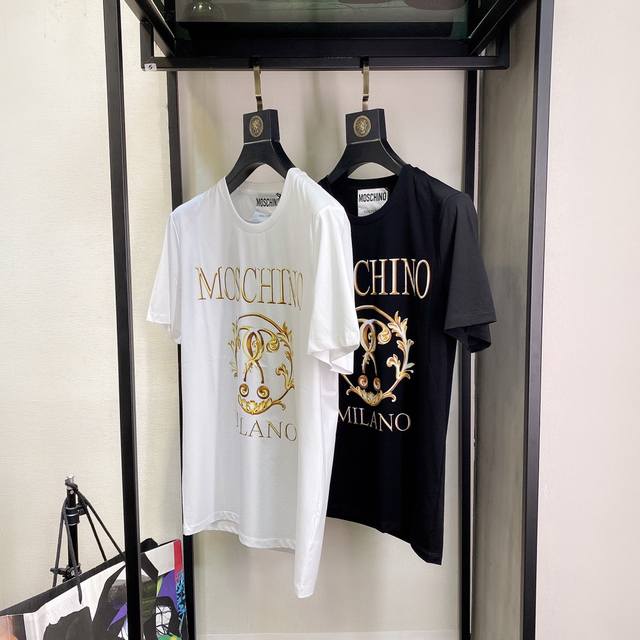 Moschino's classic 20S style is incredibly stylish! This company-made piece, ma