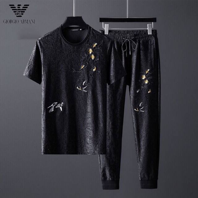 This is the same style as the official Armani website. This world-renowned luxu