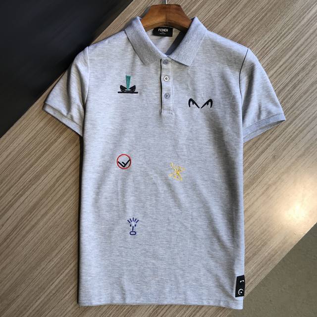 Fendi's new spring/summer men's embroidered short-sleeved lapel T-shirt, a count