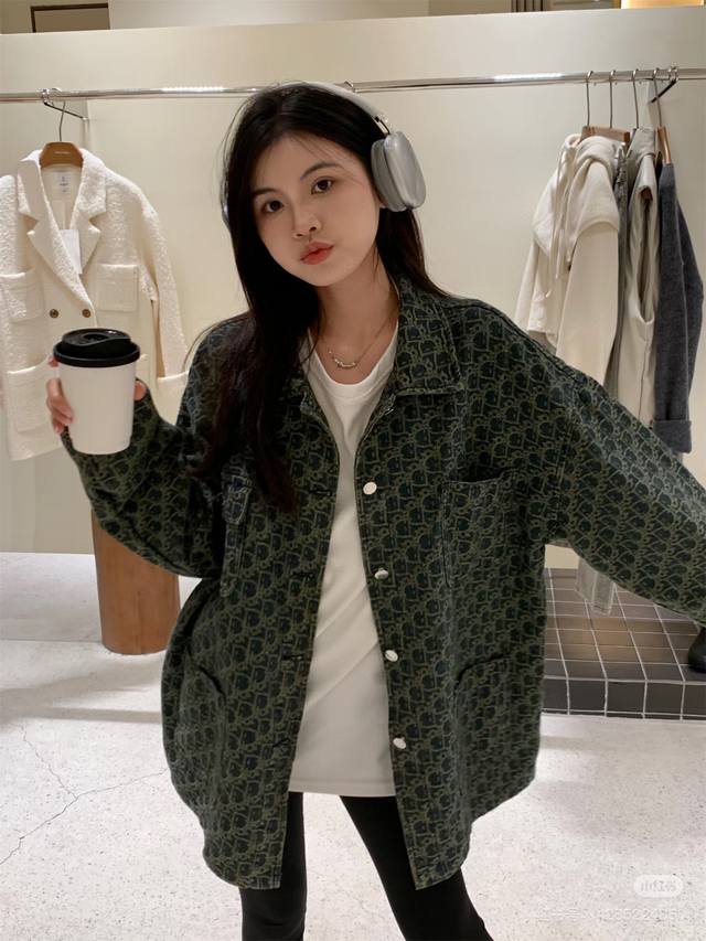 Style: Hmy95# Dior retro washed denim jacket with all-over logo prints. This ja