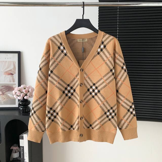 Style No.: A79 Burberry striped knitted cardigan sweater The latest autumn and