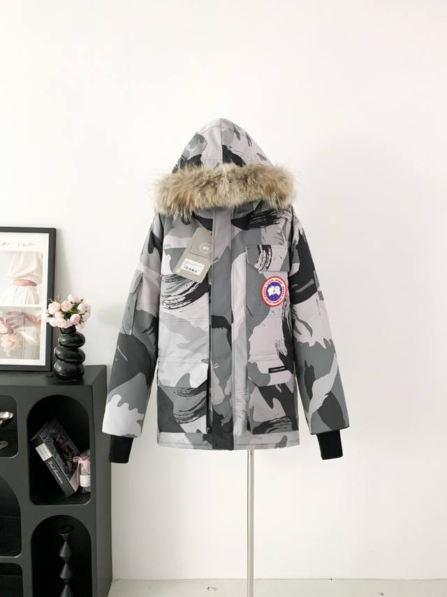Top-quality, fake model photos, taken in-house. Please do not steal or pass off