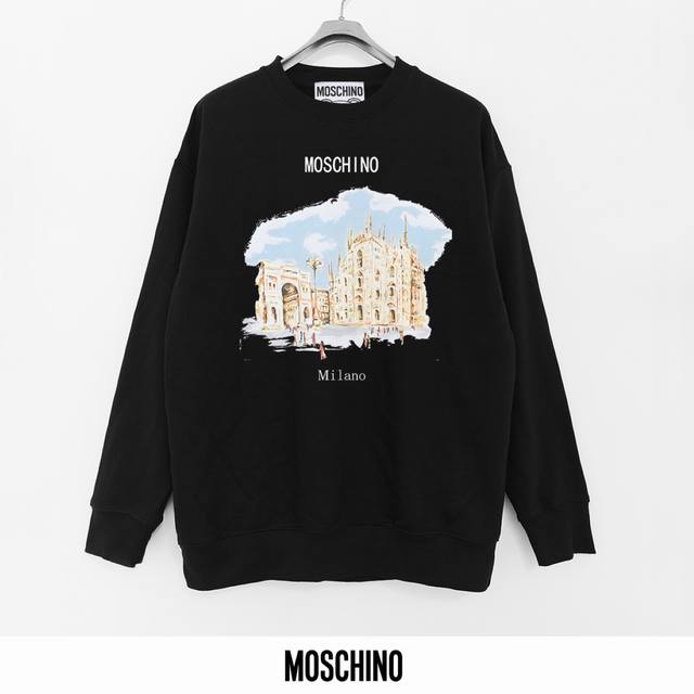 Moschino 440g printed terry crewneck sweatshirt. Breathable pure cotton fabric i