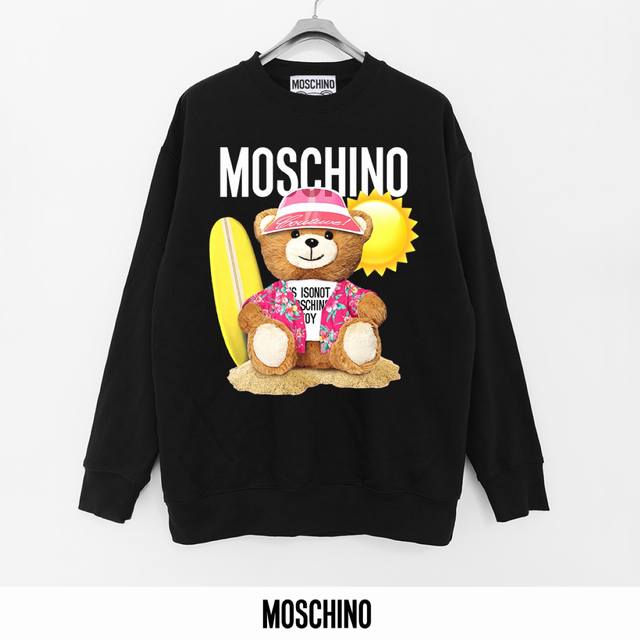 Moschino 440g printed terry crewneck sweatshirt. Breathable pure cotton fabric i