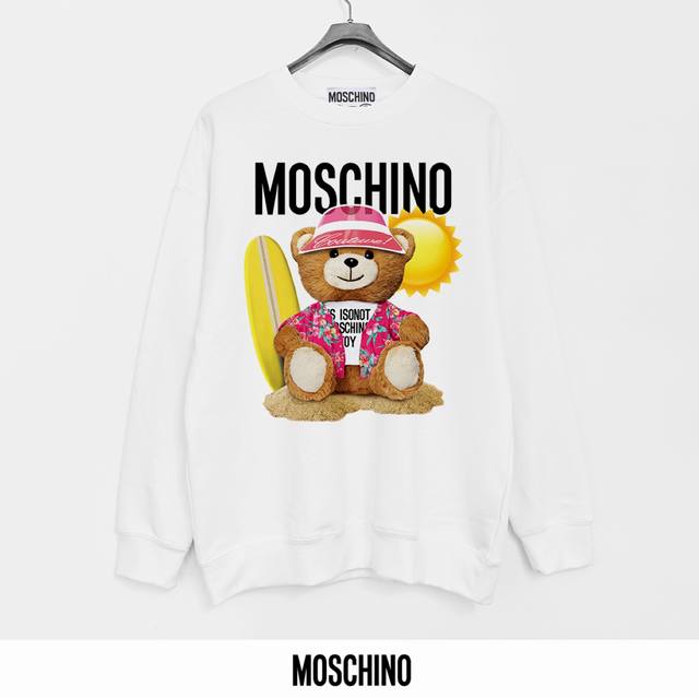 Moschino 440g printed terry crewneck sweatshirt. Breathable pure cotton fabric i