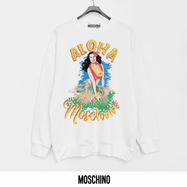 Moschino 440g printed terry crewneck sweatshirt. Breathable pure cotton fabric i