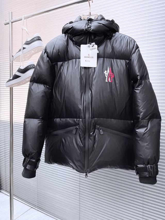 Style: W86 Moncler Official Website 2025 Fall/Winter New Down Jacket. This jack