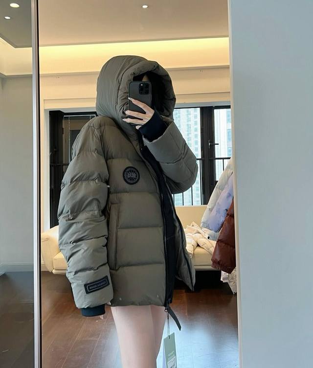 Authentic Ouyang Nana's second-generation, high-end Canada Goose Black Label dow