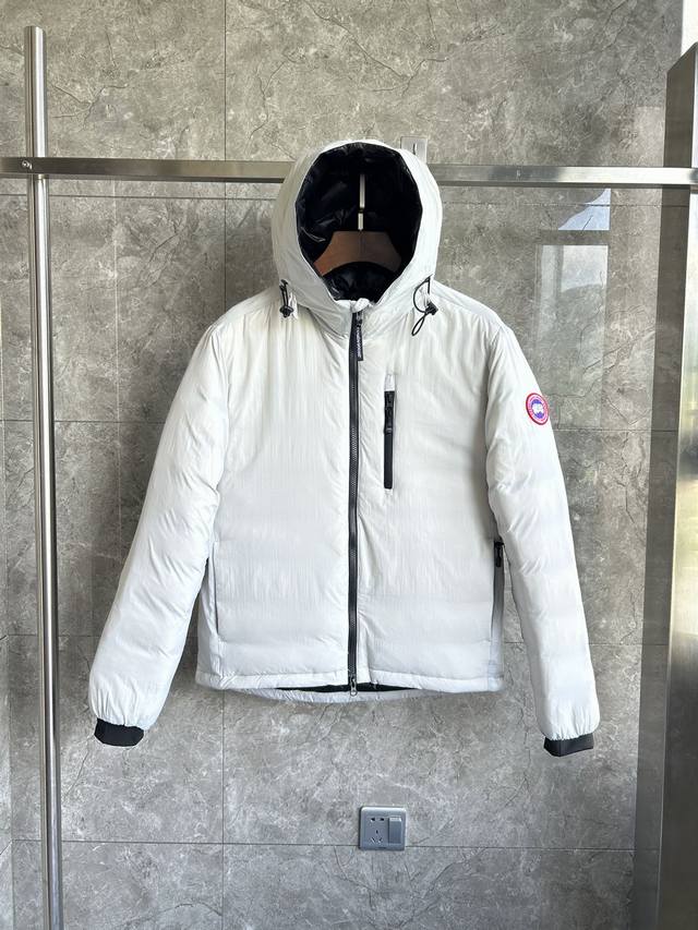 5078M Lodge men's short hooded lightweight style. Color: White. Size: S M L Xl X