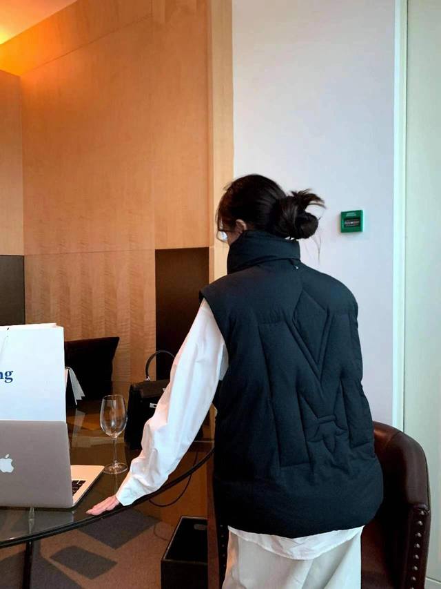 Genuine P-grade Mackchi Cloud Series goose down vest Creamy color, goose down f